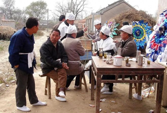 简慢慢成为一种常态你能接受吗？尊龙凯时APP人死如灯灭丧事从(图2)